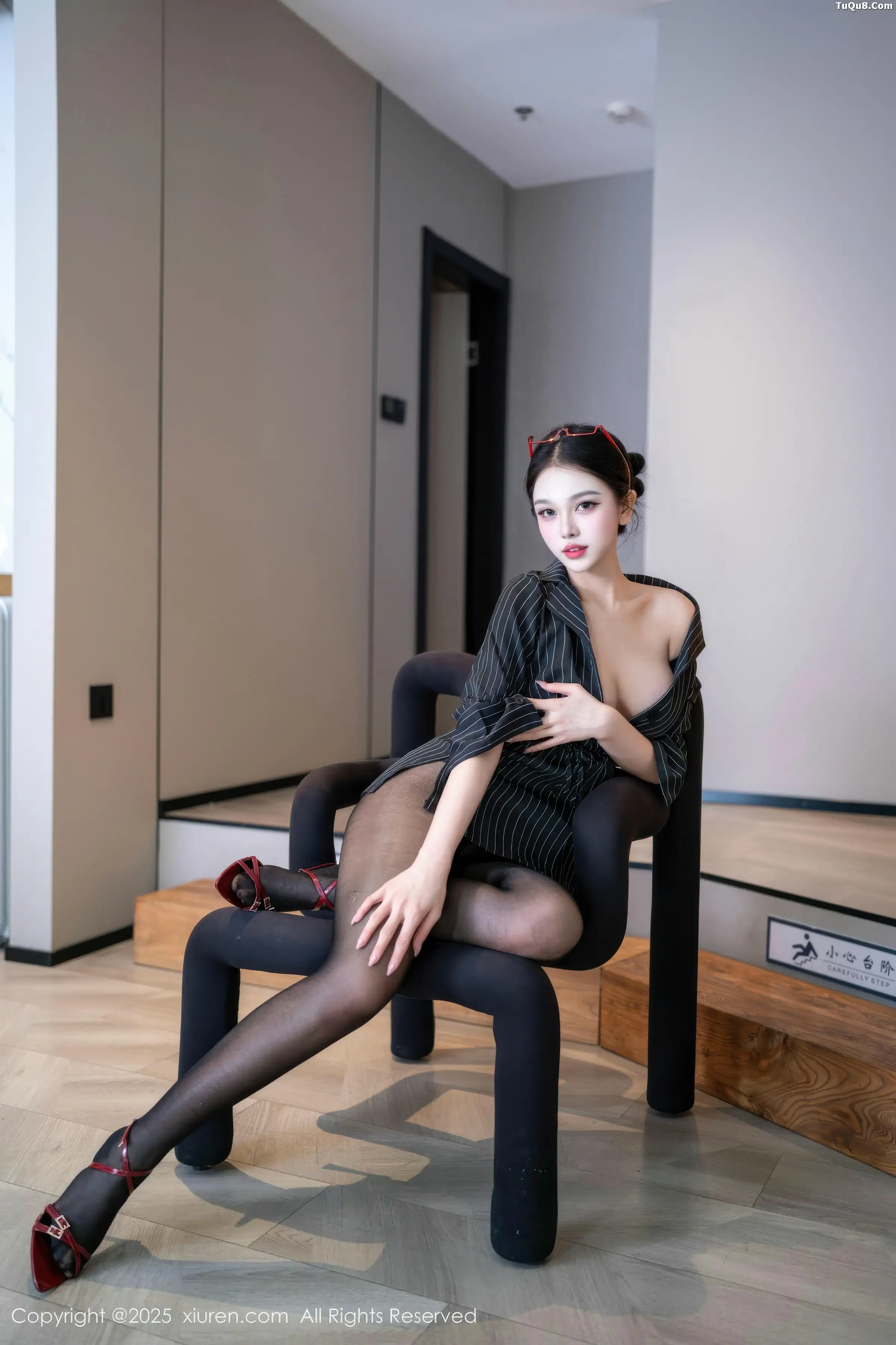 2kmn.vip_[XiuRen秀人网]No.11160_新人模特诺诺子性感黑色衬衫配开档黑丝秀曼妙身姿撩人诱惑写真76P