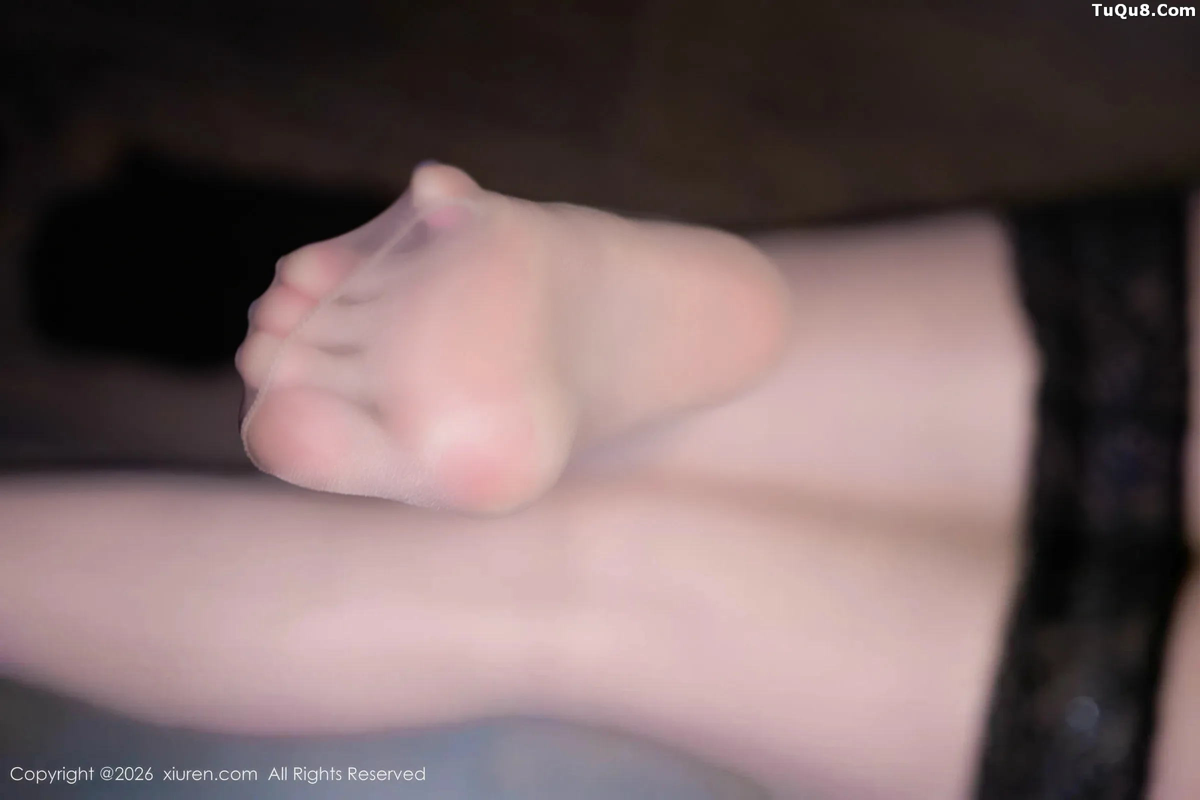 2kmn.vip_[XiuRen秀人网]No.11319_女神杨晨晨.性感红色长裙+黑色连体衣秀丰腴身材惹火诱惑写真72P