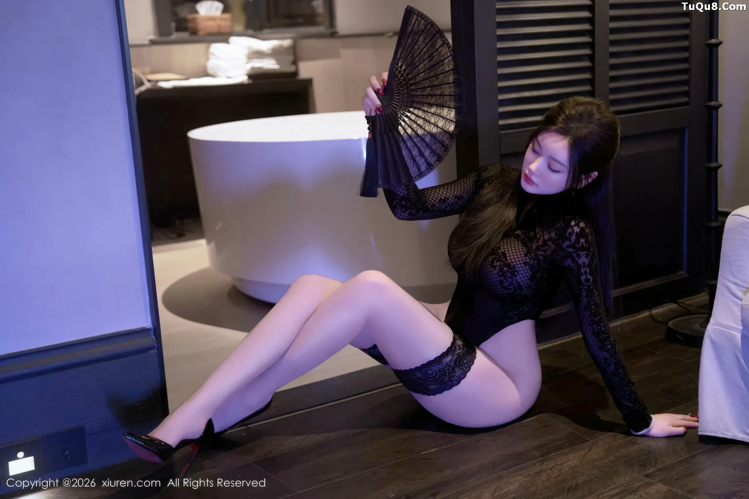 2kmn.vip_[XiuRen秀人网]No.11319_女神杨晨晨.性感红色长裙+黑色连体衣秀丰腴身材惹火诱惑写真72P